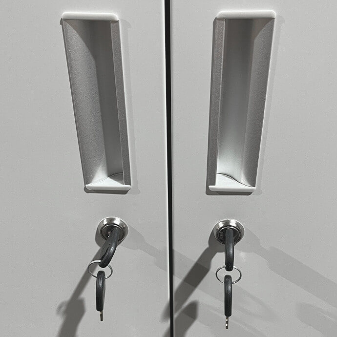 Metalinė persirengimo spintelė dvivietė, dviejų lygių, L formos Rehalt Systems 1800 x 400 x 500 4
