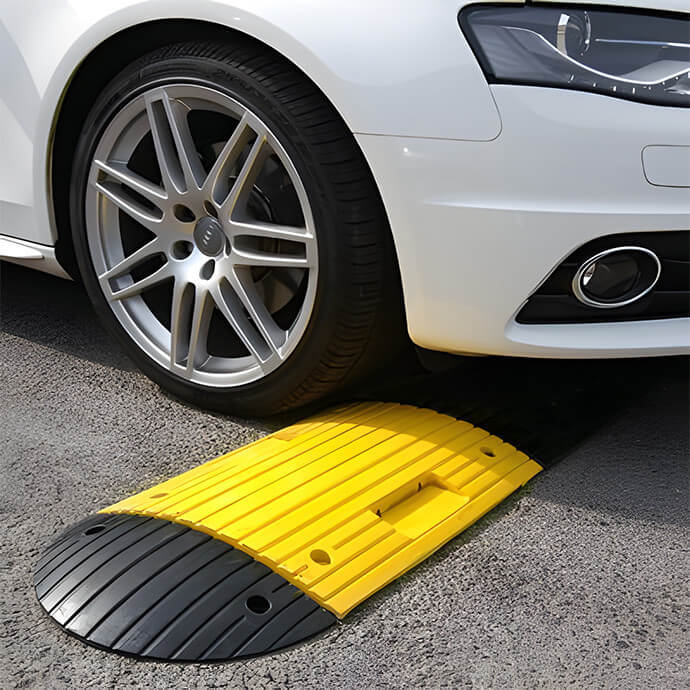 Gulintis policininkas - greičio mažinimo kalnelis Eurostal 40 cm pločio vidinė dalis geltona H5 5