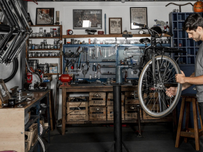 Kaip stelažai garaže padeda palaikyti tvarką?